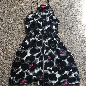 Sleeveless front zipper dress with pockets!